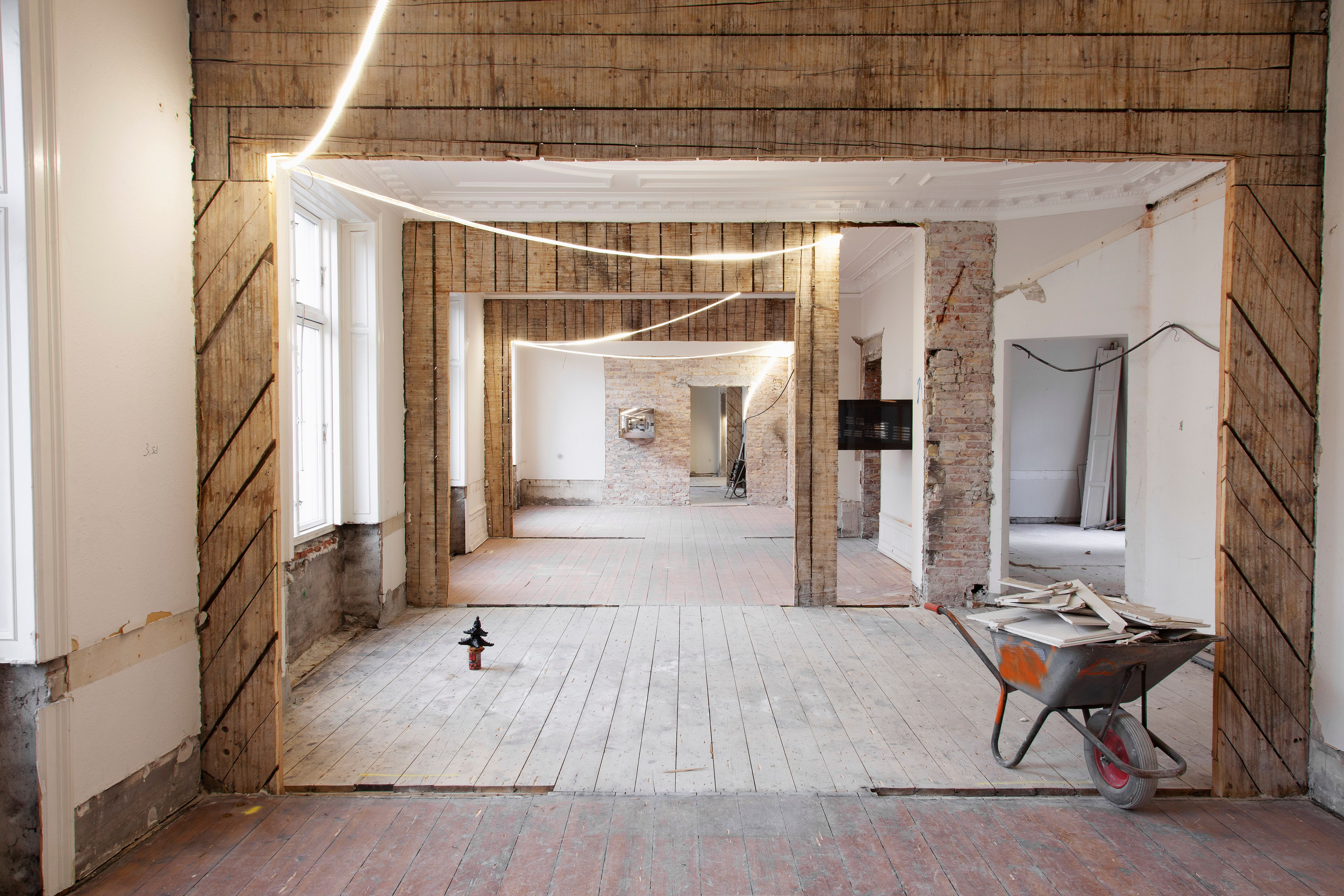 SOFT TOWN STRIP HALL